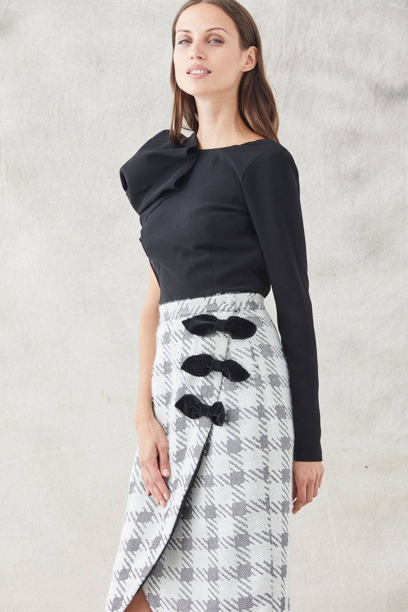 comprar online tops de fiesta negro con manga abullonada y manga larga para invitadas de bodas