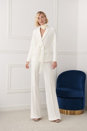 traje de chaqueta y pantalon en jacquard brocado blanco Blazer  con cuello esmoquin y cinturon para boda civil, novia, mama, bautizo o comunion