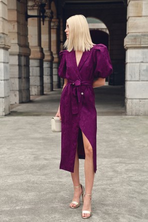 comprar Vestido midi con mangas abullonadas morado tornasolado con cuello y solapa , botones forrados  y cinturon para invitadas boda, evento, fiesta, coctel, otoño fiesta navidad