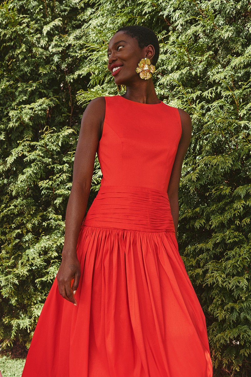 Espectacular vestido de fiesta de mikado rojo con canesú drapeado para invitada a boda, hermano del novio, hermana de la novia, fiesta, gala, red carpet,