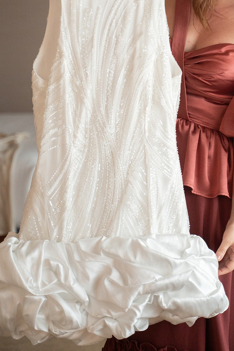 comprar online vestido corto de fiesta en pedreria con cuello halter y bajo drapeado en seda para novia online
